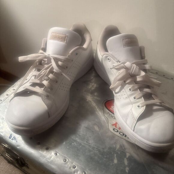 White/Gold Adidas Women’s Sneaker Shoes Size 10 - Picture 9 of 9